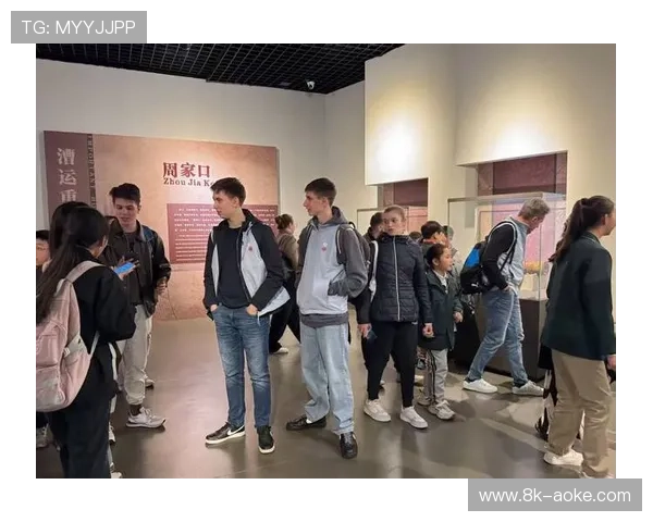 志愿者双语服务涉外运动员,展现大湾区包容