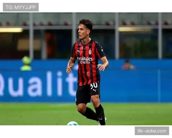 AC米兰前锋莱奥恢复合练,有望出战对巴黎的次回合,其速度数据为队内关键 AC米兰前锋莱奥恢复合练,有望出战对巴黎的次回合,其速度数据为队内关键